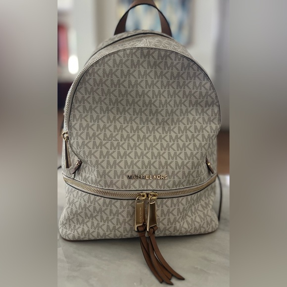 Michael Kors- Rhea Medium Cream Logo Backpack - Picture 4 of 10